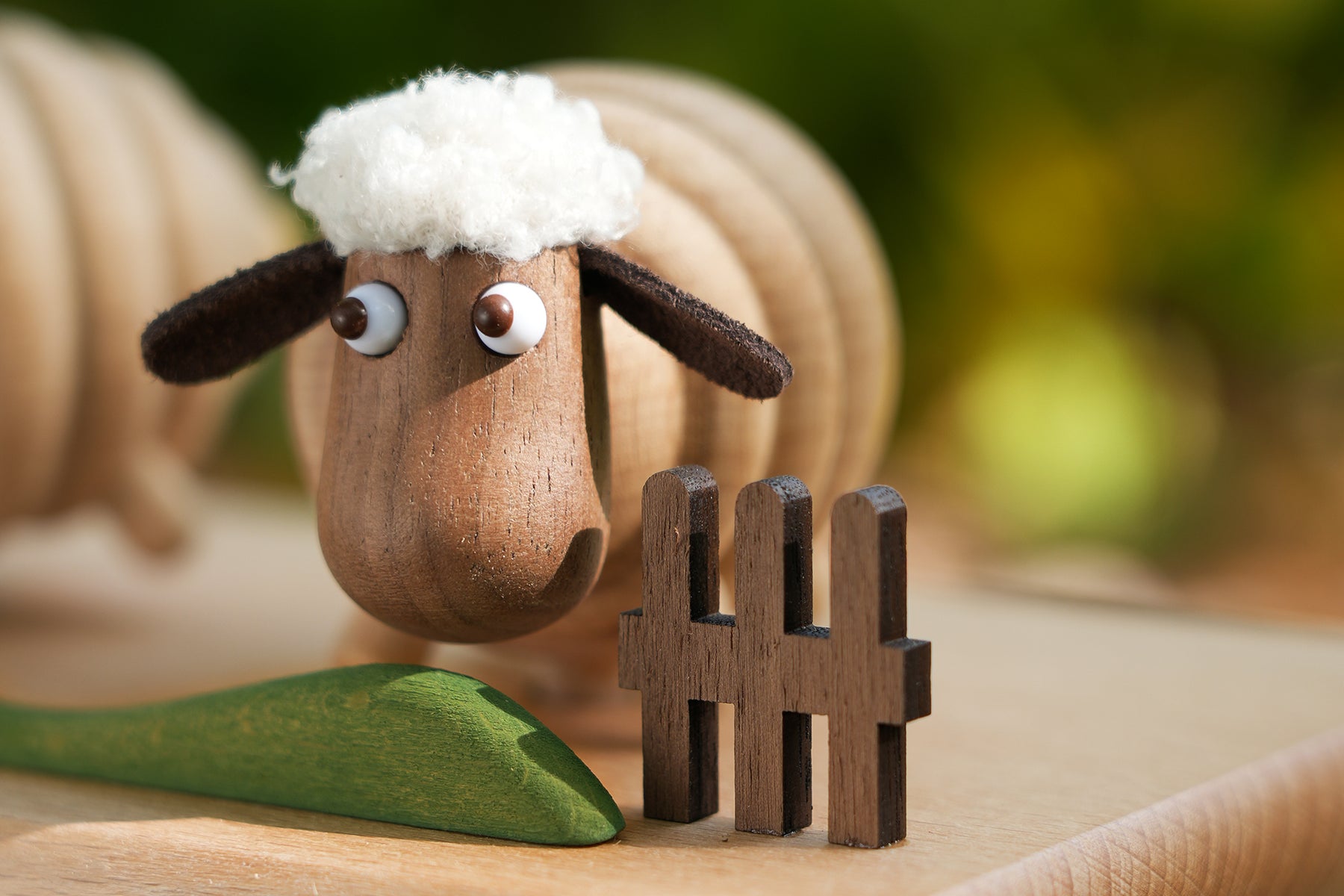 Synchronized Wooden Sheep by Baigu Uncle with three small sheep linked in gentle motion
