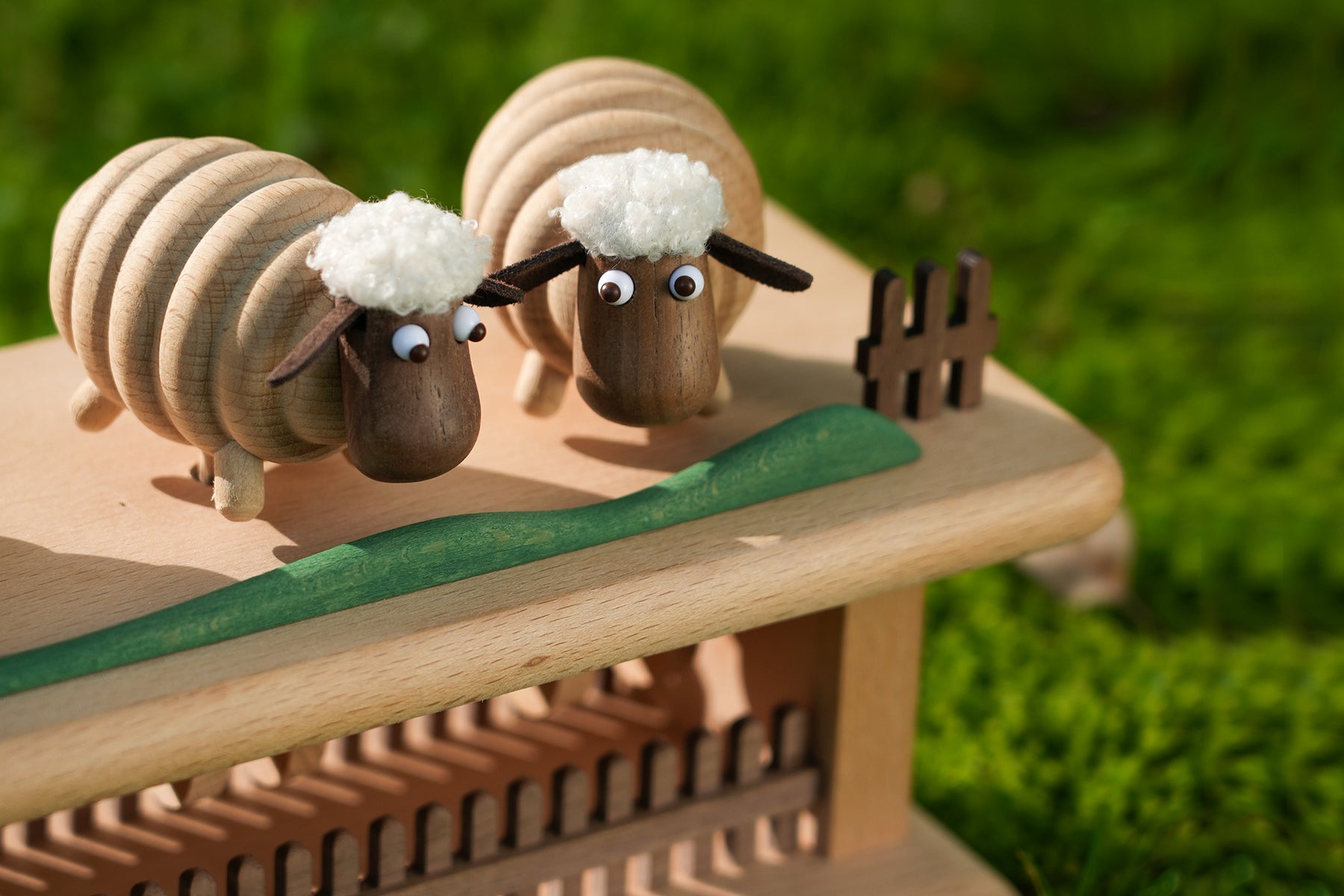 Synchronized Wooden Sheep