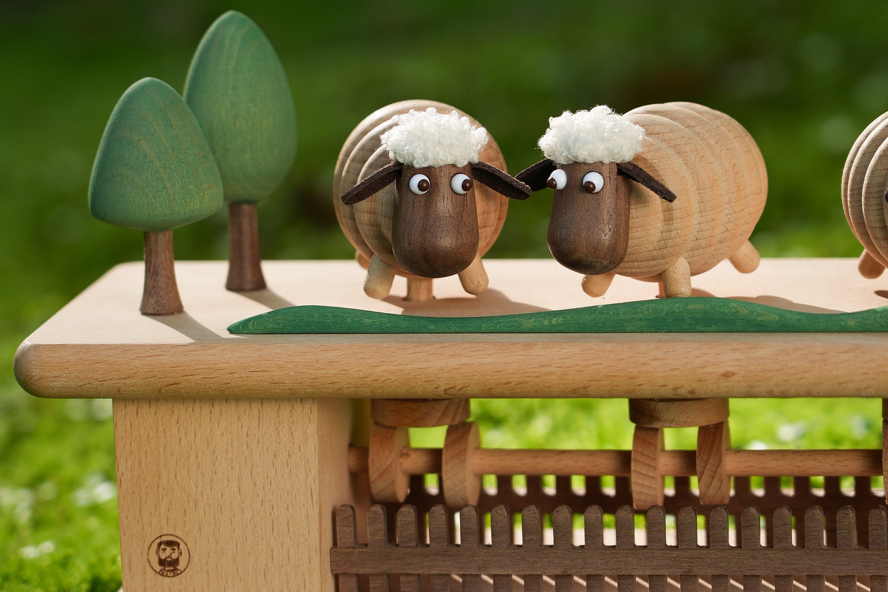 Synchronized Wooden Sheep