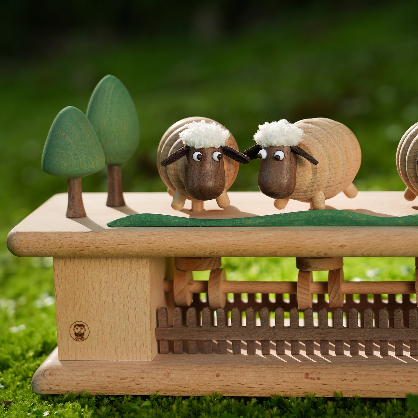 Synchronized Wooden Sheep