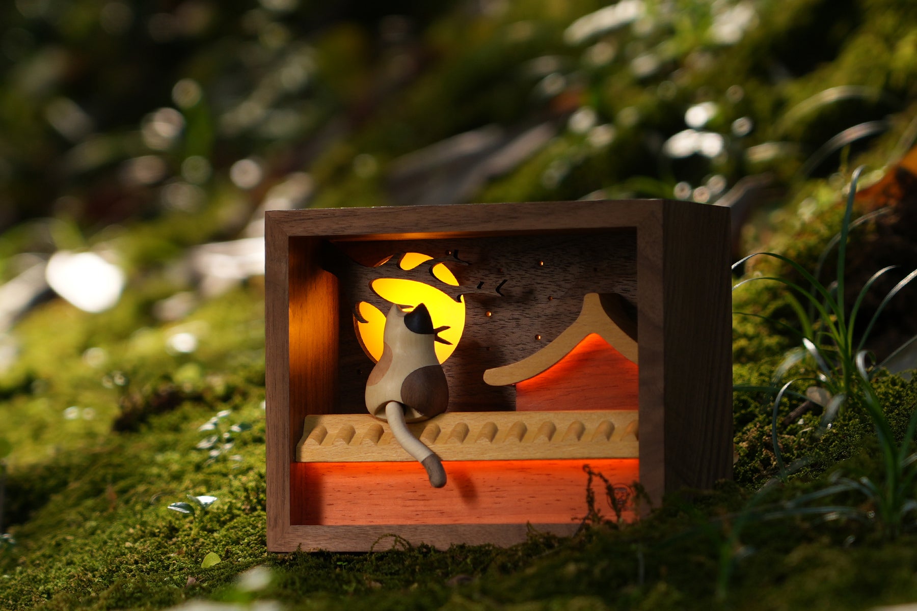 Moon-Gazing Wooden Cat Lamp