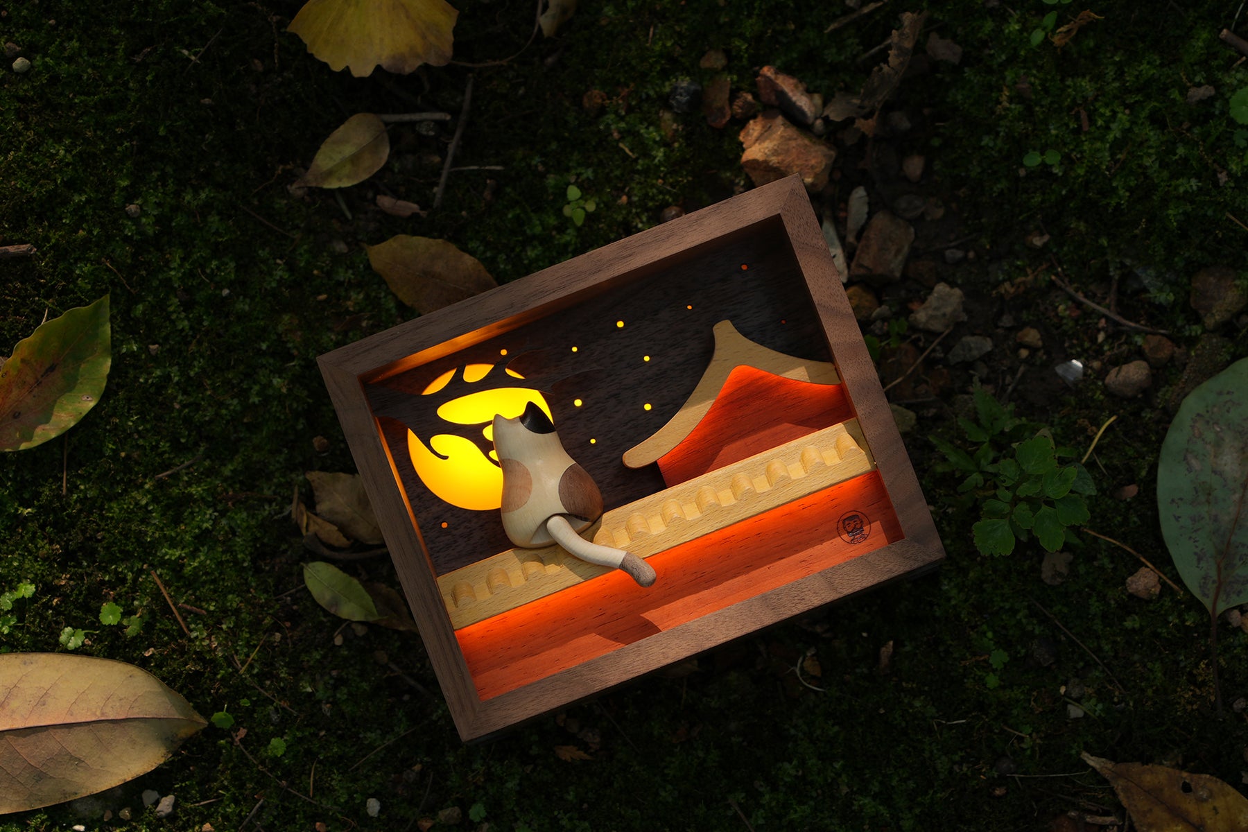 Moon-Gazing Wooden Cat Lamp