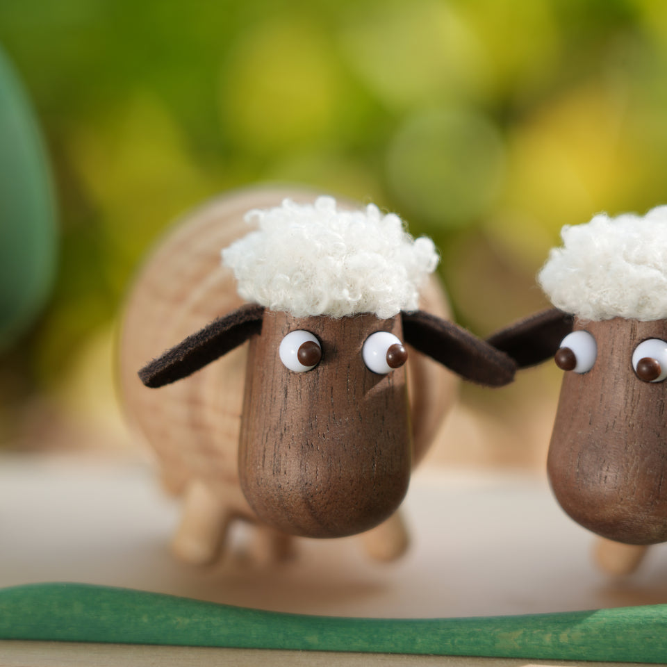 Synchronized Wooden Sheep