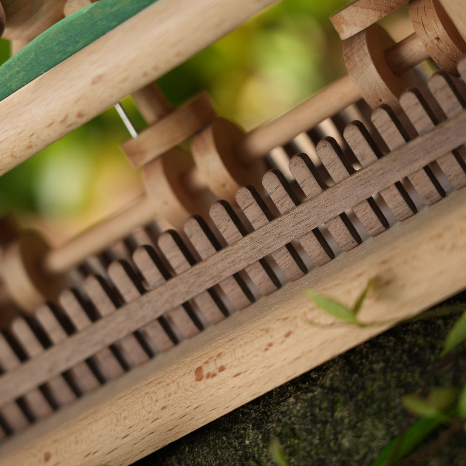 Synchronized Wooden Sheep