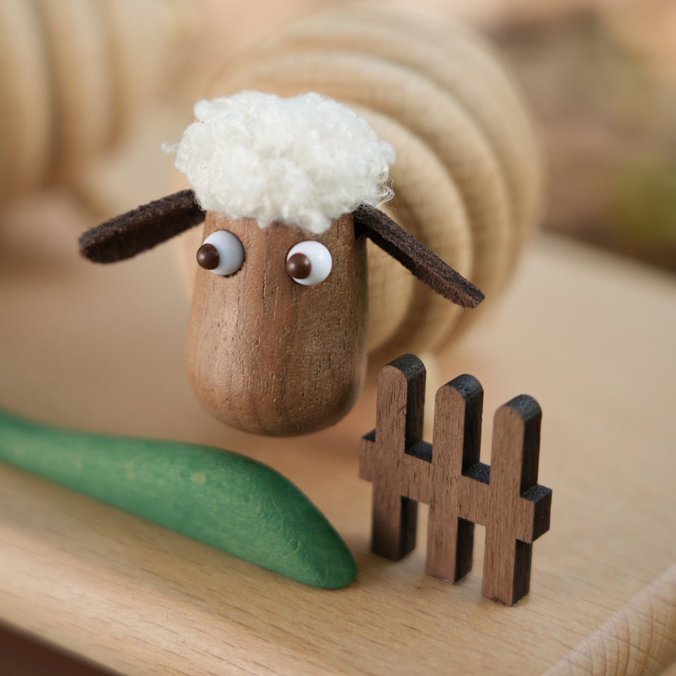 Synchronized Wooden Sheep